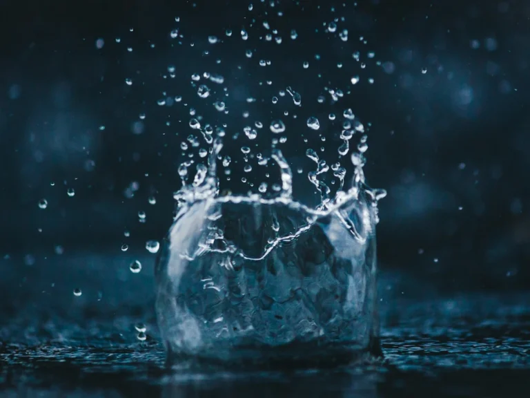 Wasserschadensanierung - Ein Wasserschaden geschieht.